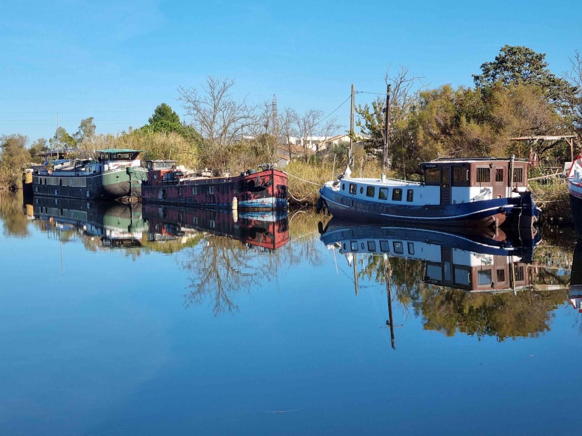 Peniche Authentique Tout Confort Aigues-Mortes Buitenkant foto