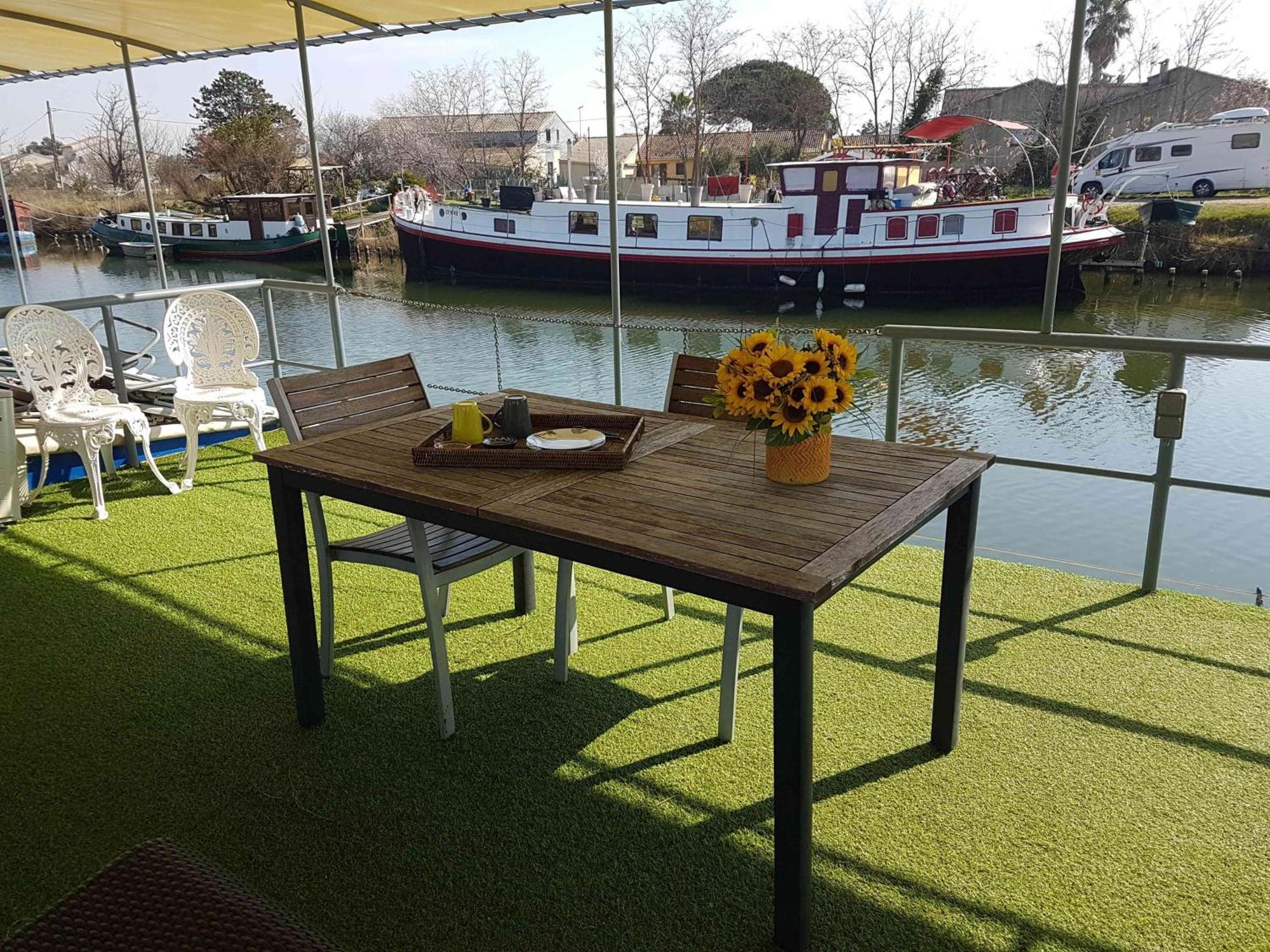 Peniche Authentique Tout Confort Aigues-Mortes Buitenkant foto